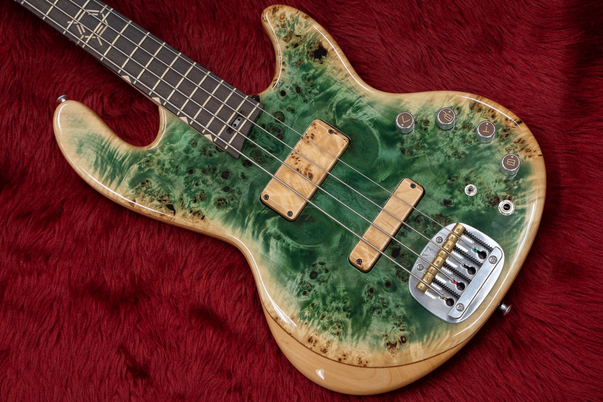 Valiant Guitars / TNT-4 Pine Green