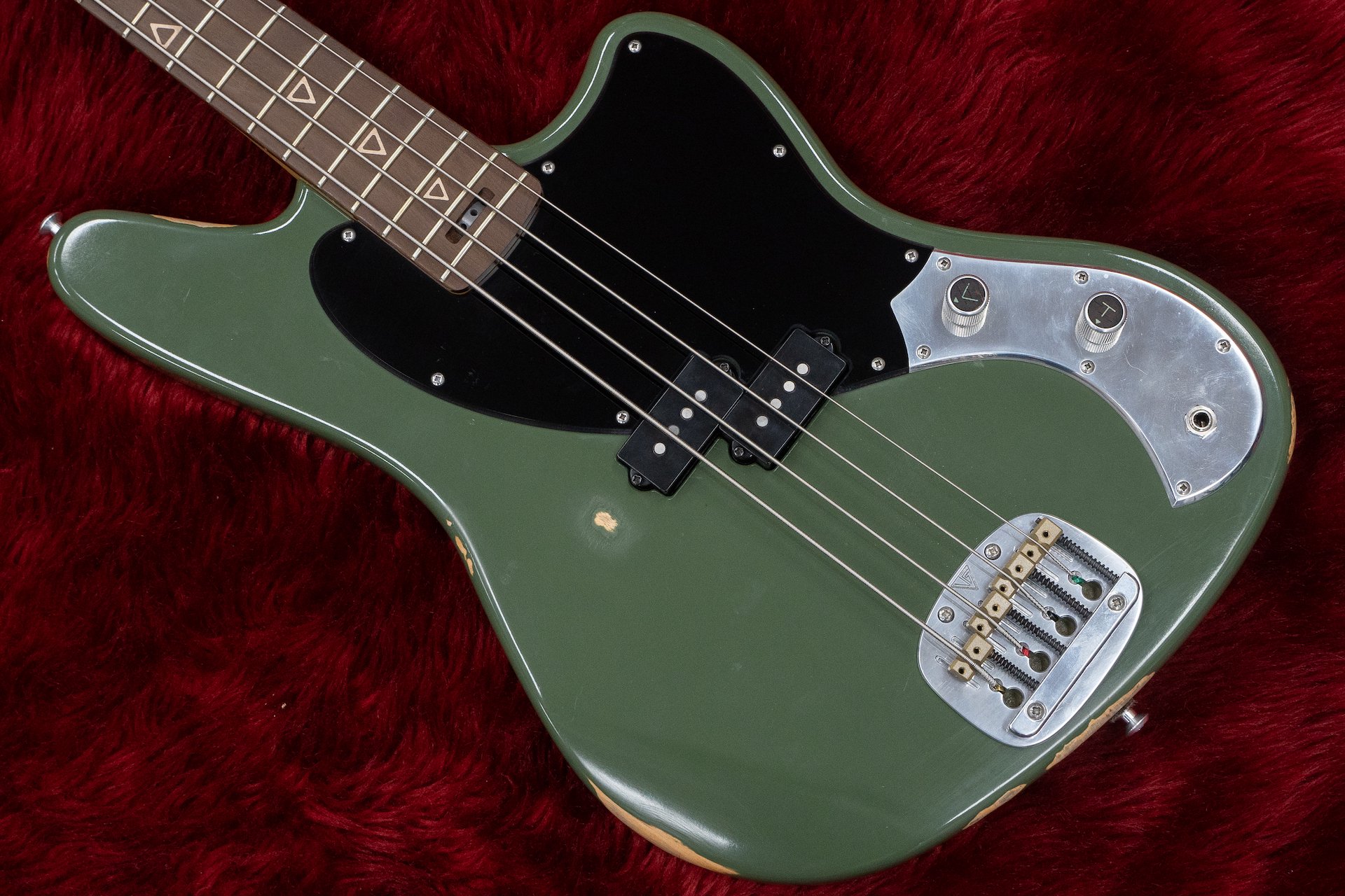 Valiant Guitars / Jupiter Bass Olive