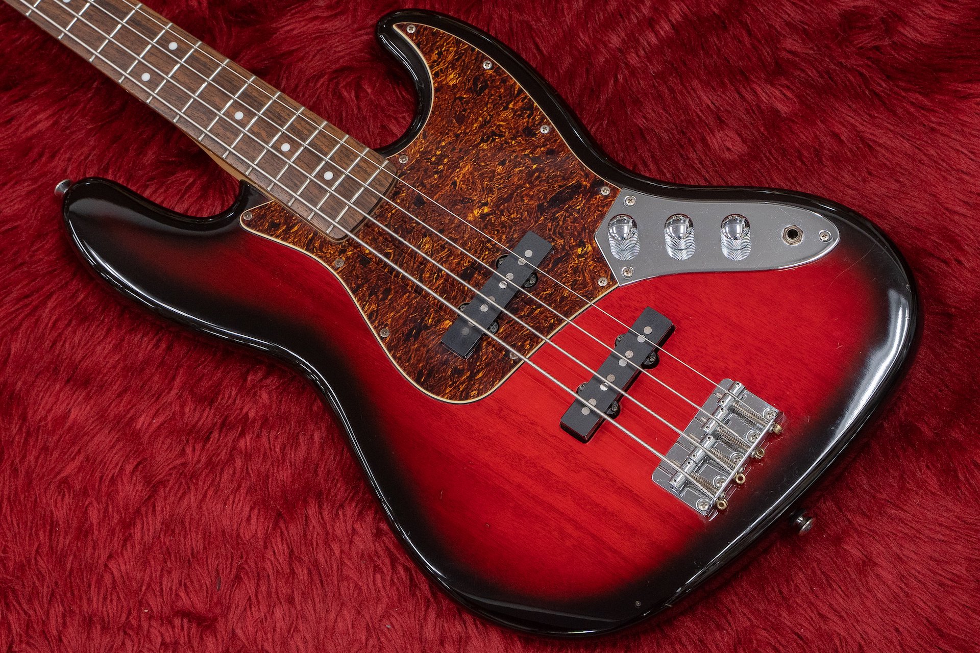 Squier / Jazz Bass 2 Tone Red Burst Standard Series