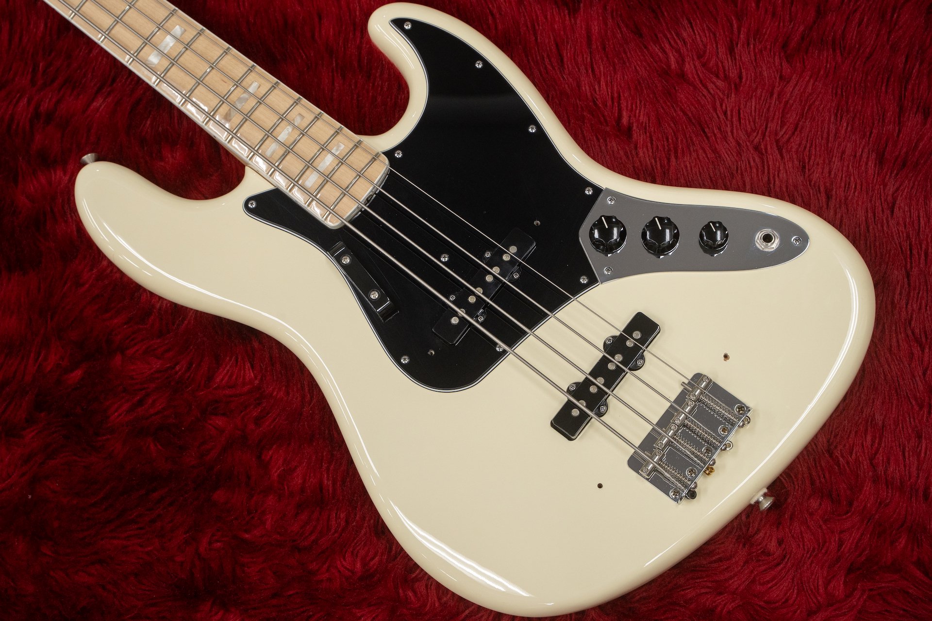 Fender / New American Vintage 1974 Jazz Bass White