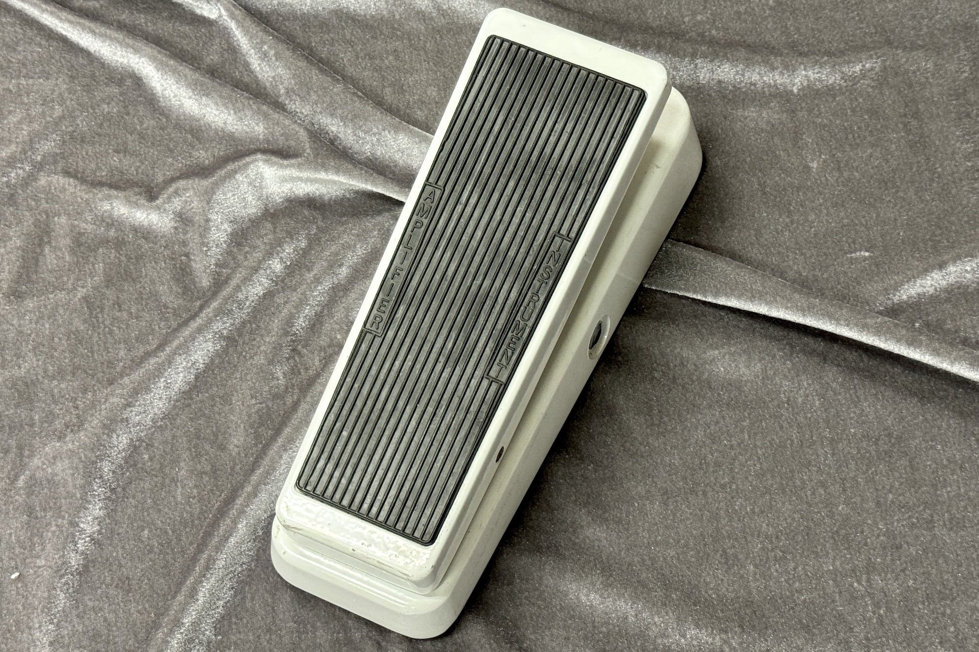 Jim Dunlop / 105Q CryBaby BASS WAH WHITE