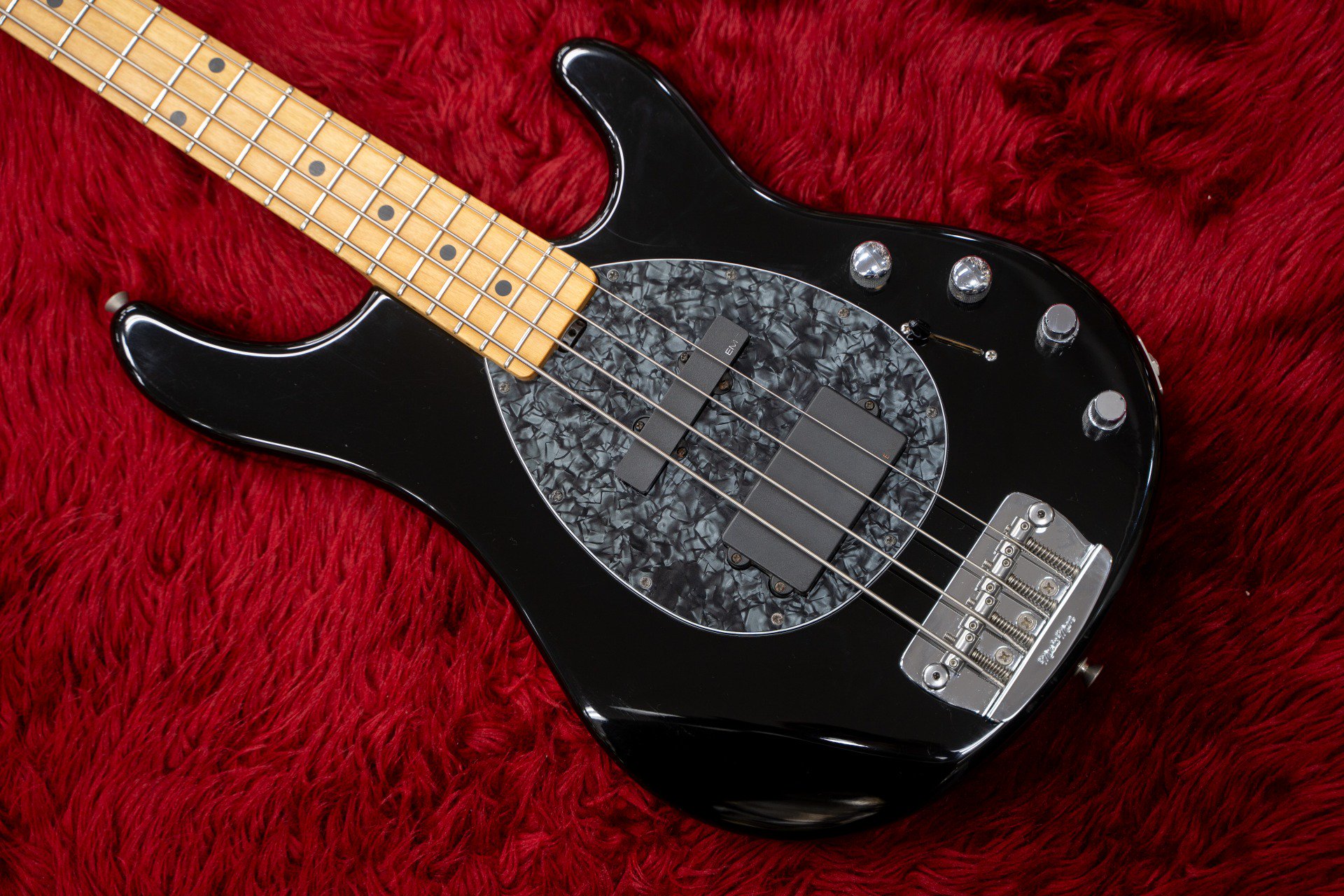 ERNIE BALL MUSIC MAN / Sterling 4 HS Black