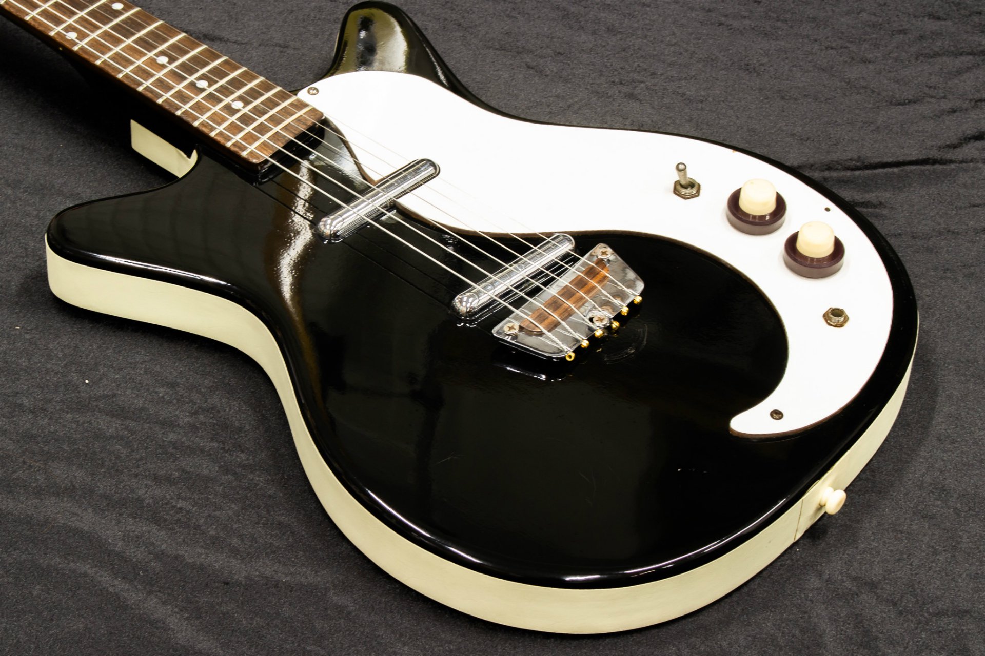 Danelectro / 59″0″BLK 2.78kg