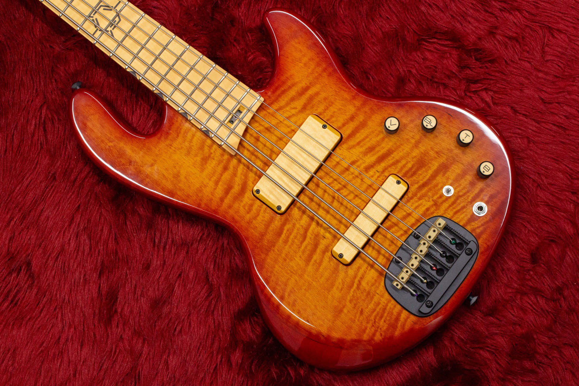 Valiant Guitars / TNT5 Red Flame Maple