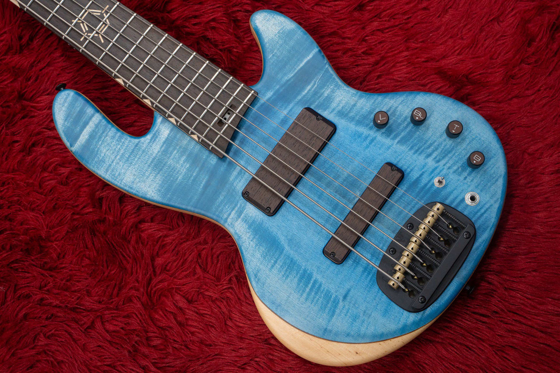 Valiant Guitars / TNT6 Sky Blue 2023 4.260kg