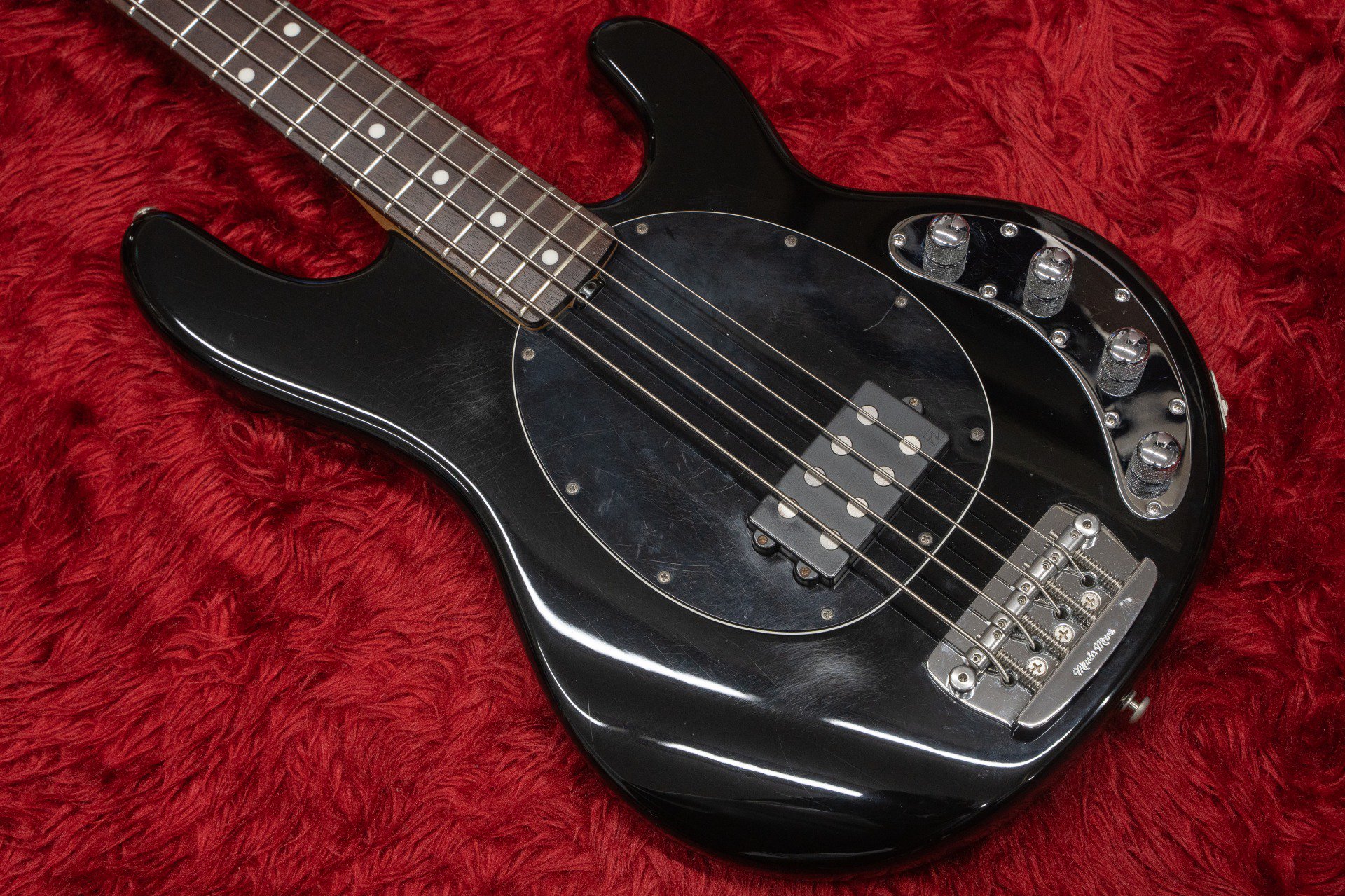 Ernie Ball Music Man / StingRay 4st 3EQ BLK 2005 4.480kg